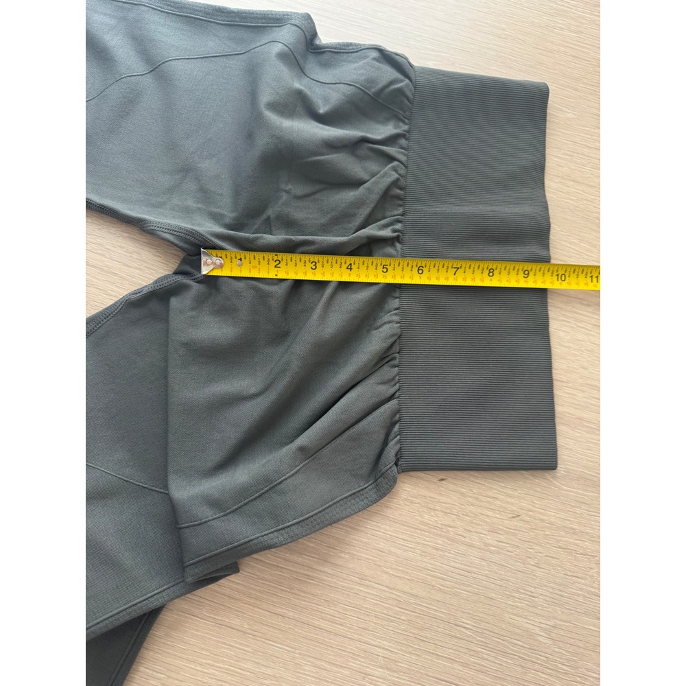 Halara Grey High Waisted Butt Lifting Cinch Seamless 7/8 Leggings Large New - Picture 4 of 8